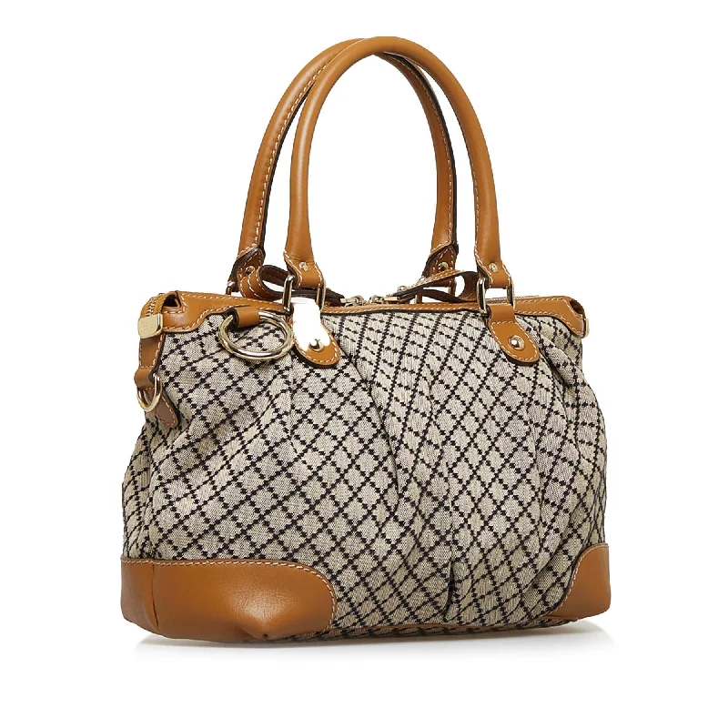 Women Gucci bags with interlocking G hardware for a classic lookGucci Diamante Sukey (Qj6lLt)