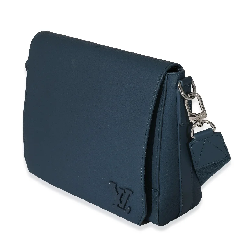 Ladies Louis Vuitton Capucines bags with a detachable shoulder strapLouis Vuitton Blue Cowhide Aerogram Takeoff Messenger