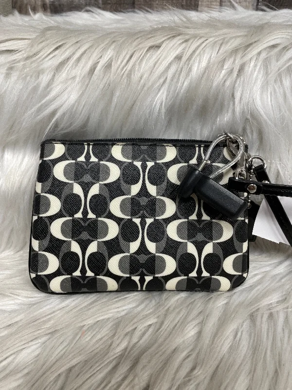 Wristlet Designer By Coach  Size: Small