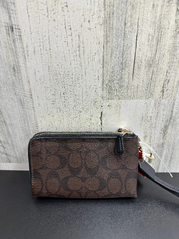 Wristlet Designer By Coach  Size: Medium