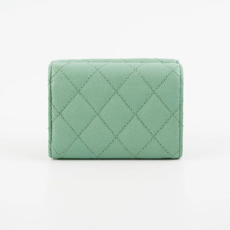 Chanel Chain Strap Handbag for Everyday UseChanel Caviar Compact Wallet Green Microchipped