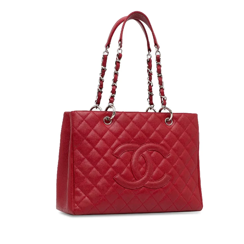 Chanel Quilted Leather Shoulder Bag for FashionistasChanel Caviar Grand Shopping Tote (HTwCiV)