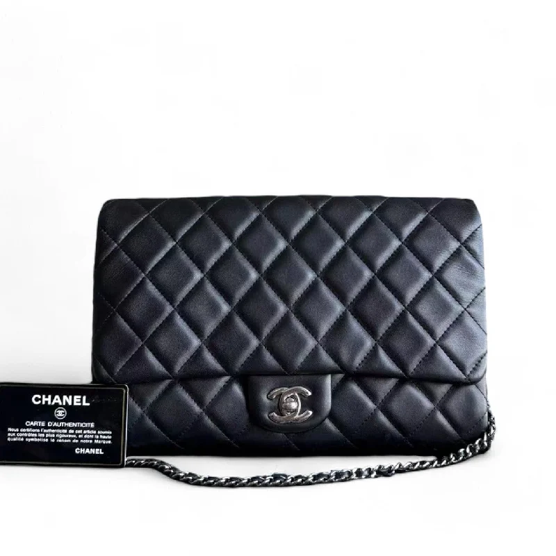 Chanel Classic Flap Bag for Evening PartyChanel Timeless Flap - Single Flap Clutch Quilted Lambskin Black Silver Hardware Series 17