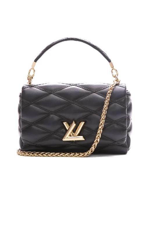 Chanel Quilted Leather Shoulder Bag for FashionistasGO-15 MM Bag