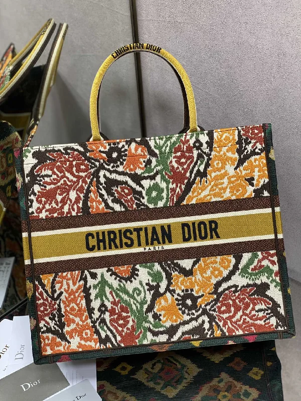 Christian Dior handbags with a removable shoulder strap for versatilityChristian Dior - Luxury Bags  495