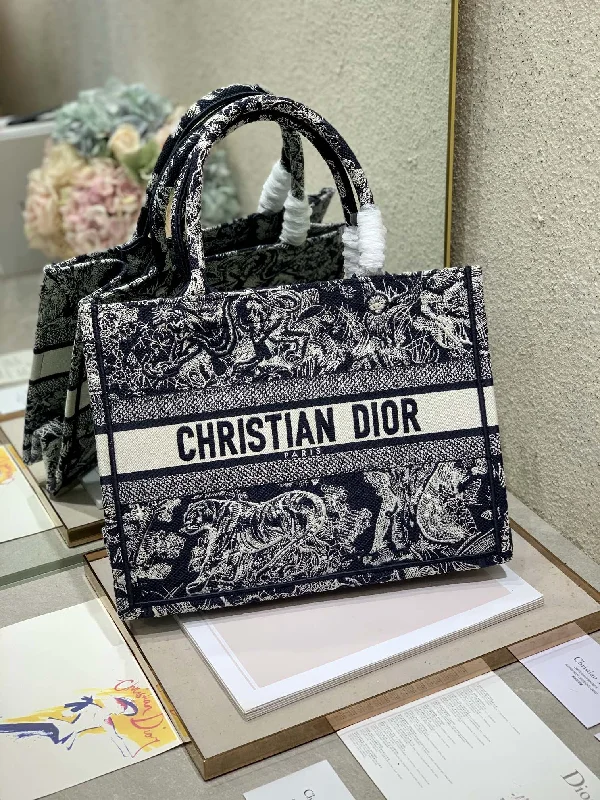 Luxury Christian Dior crossbody bags with a chain - link strapChristian Dior - Luxury Bags  508