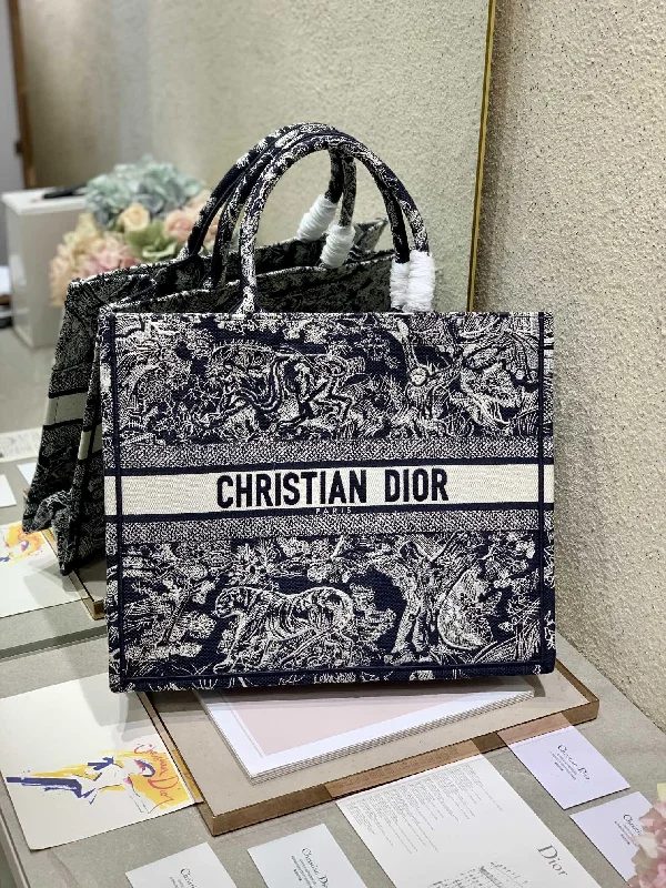 Christian Dior bags with a detachable coin purse insideChristian Dior - Luxury Bags  509