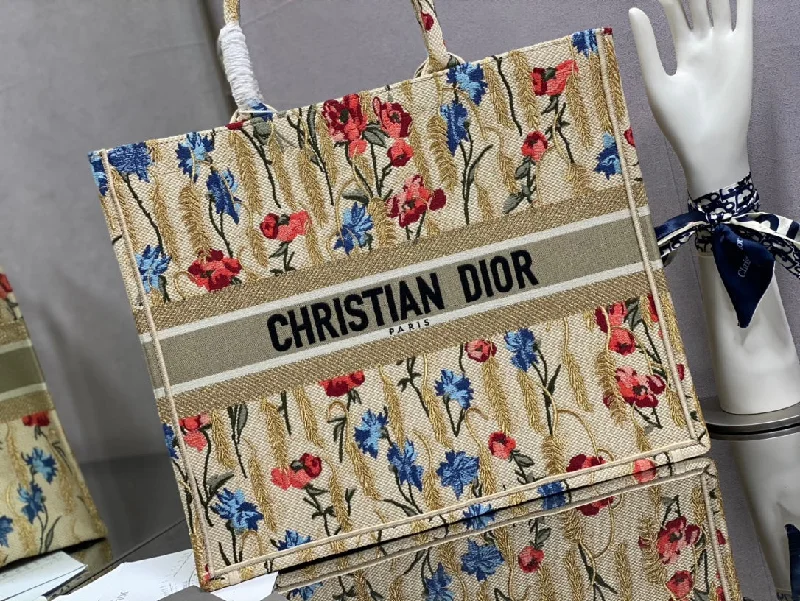 Fashion - forward Christian Dior tote bags for the modern womanChristian Dior - Luxury Bags  514