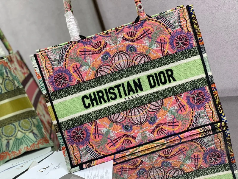 Luxury Christian Dior crossbody bags with a chain - link strapChristian Dior - Luxury Bags  519