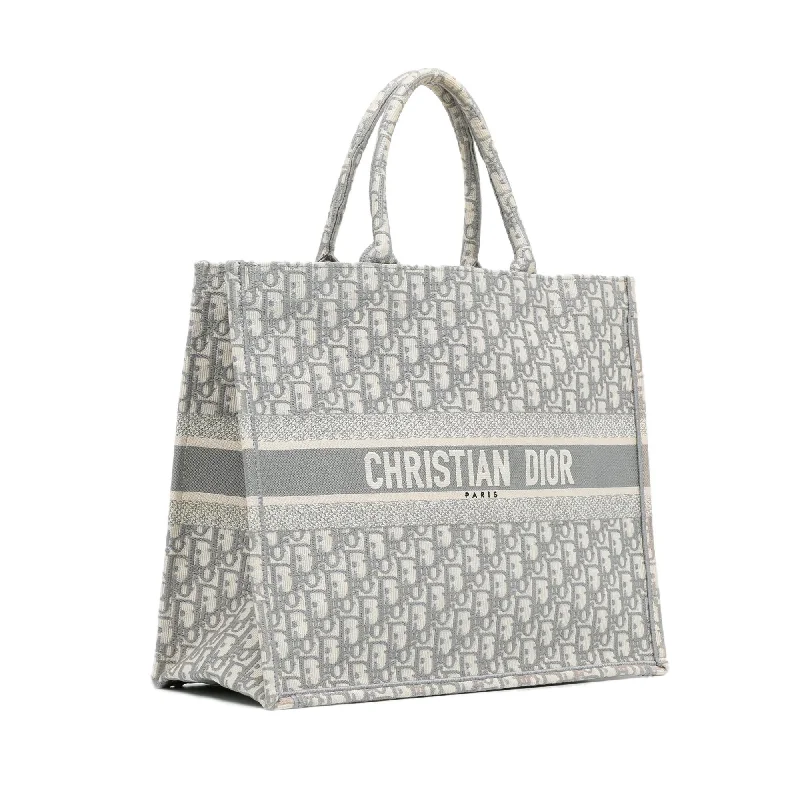 Christian Dior bags with a quilted pattern and gold - toned hardwareDior Large Oblique Book Tote (R4piL5)