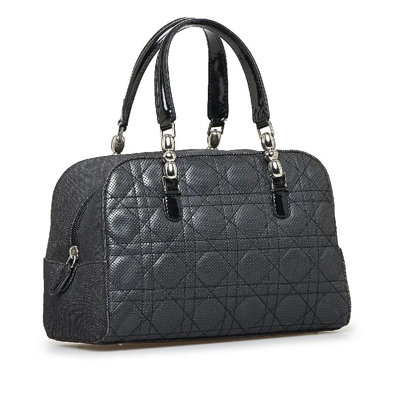 Contemporary Christian Dior handbags with a unique shapeDior Perforated Cannage Malice (SHG-1ayJqf)