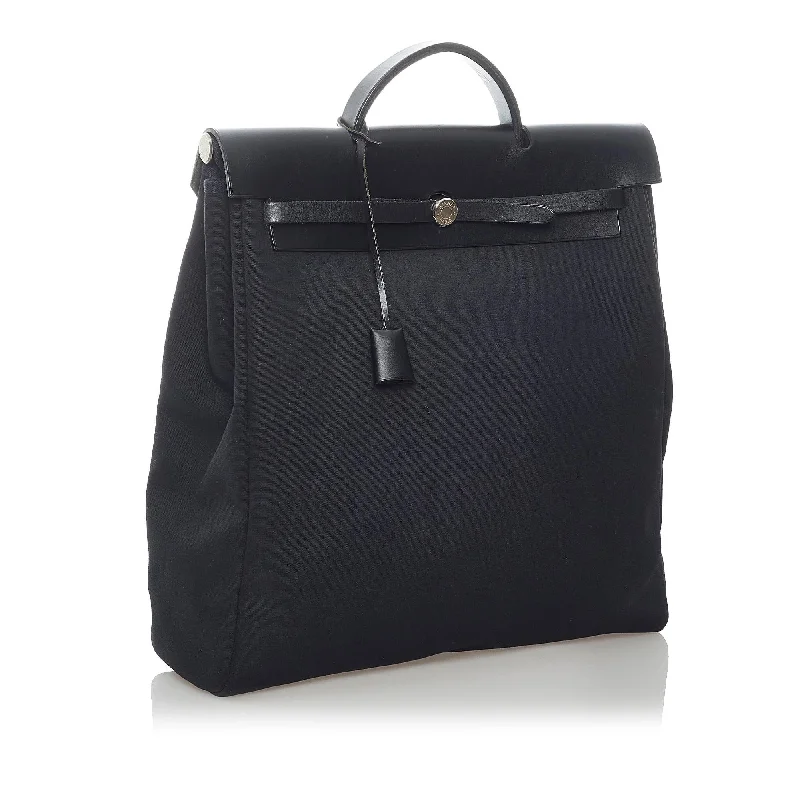 Hermes Bags for the Discerning Luxury CollectorHermes Herbag MM (SHG-31106)