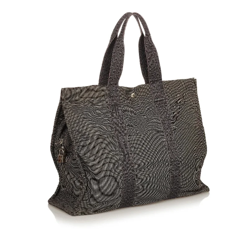 Hermes Bags with Chain - Link Handles for a Touch of GlamourHermes Herline GM (SHG-25351)