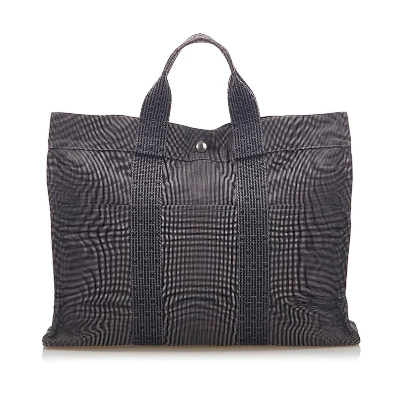 Sporty - Inspired Hermes Bags for Active LifestylesHermes Herline MM Tote Bag (SHG-17067)